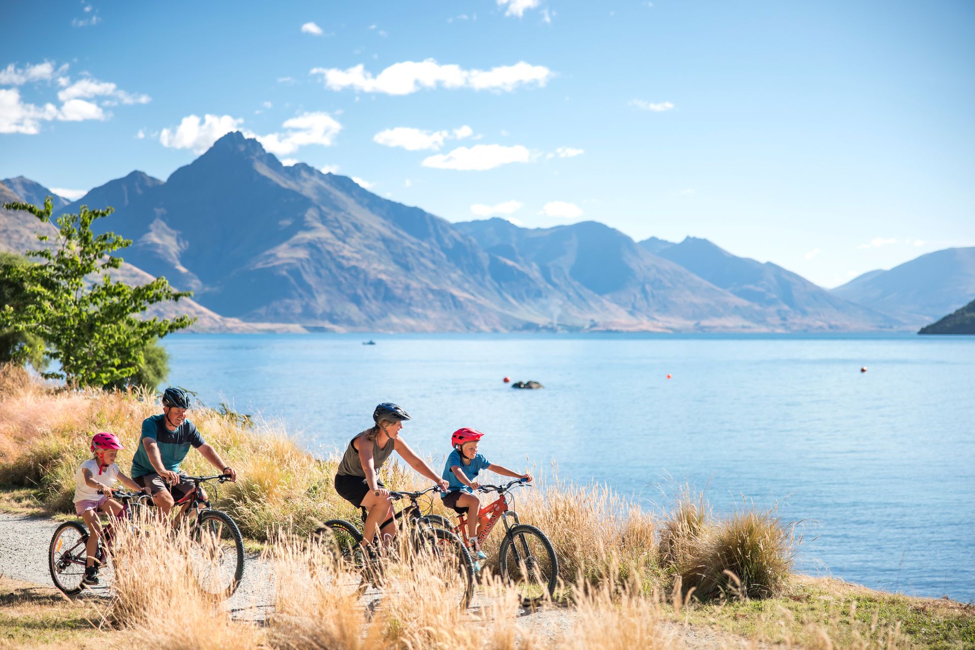 516553-family-biking-queenstown-gardens-web-1920px