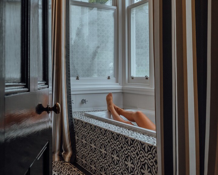 HUH_Interior_Archerfiled Bath_Relax